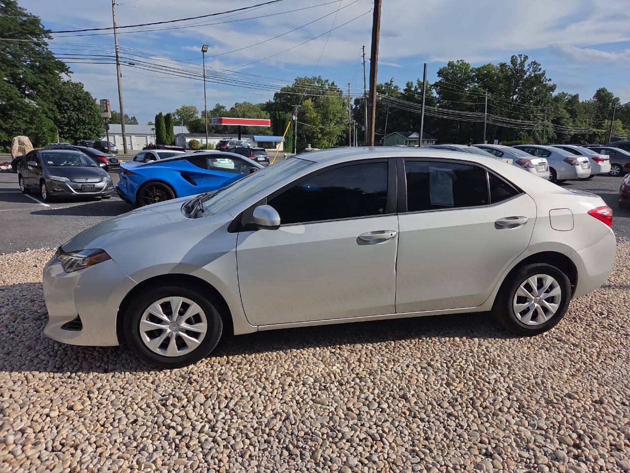Used 2017 Toyota Corolla XLE FWD image 3
