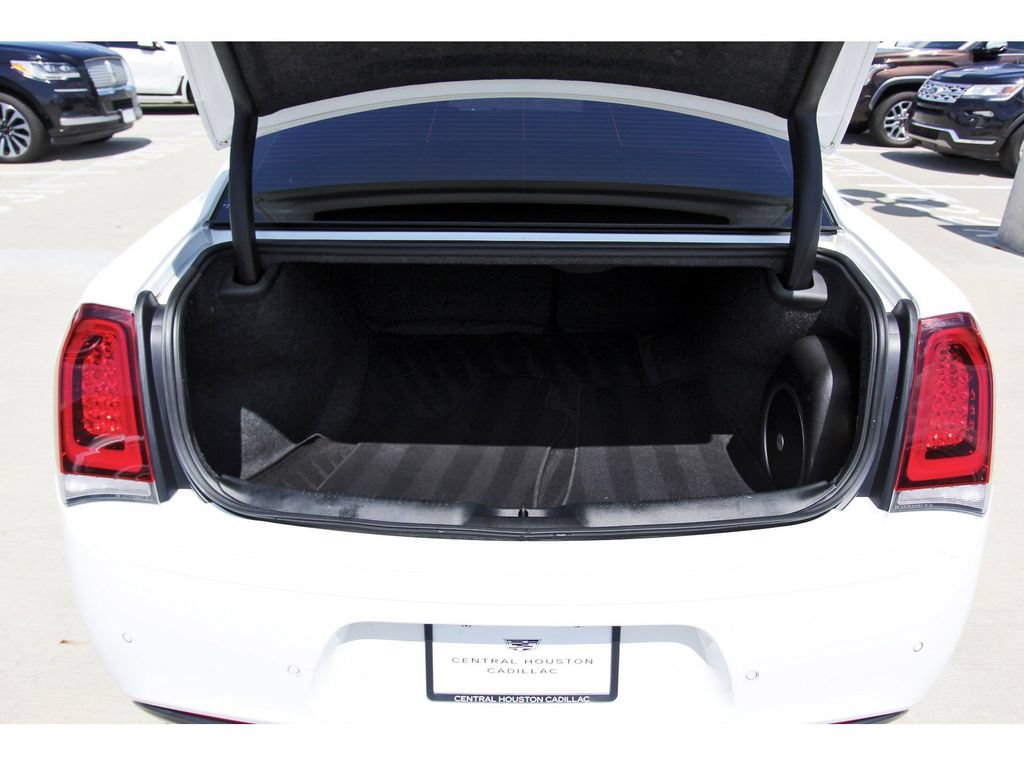 Used 2022 Chrysler 300 S w/ Comfort Group RWD image 28