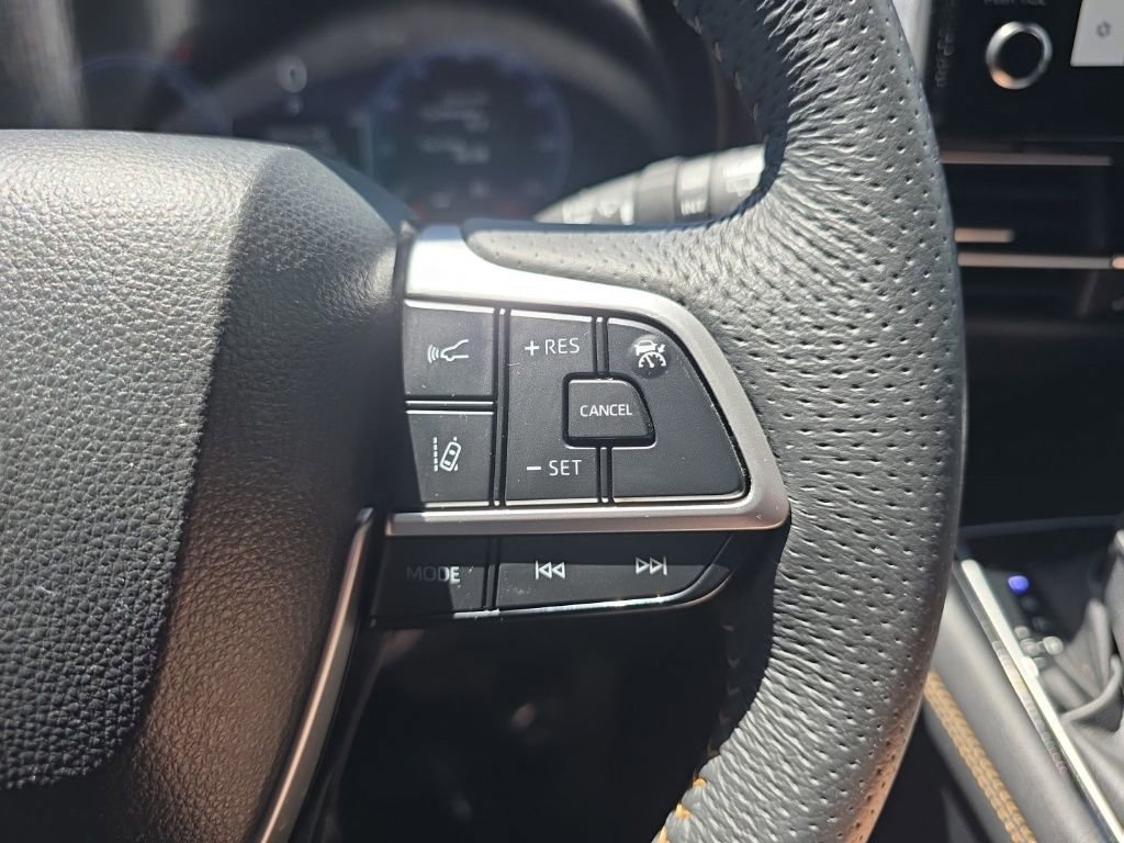 Used 2025 Toyota Sienna XLE Woodland Edition image 28