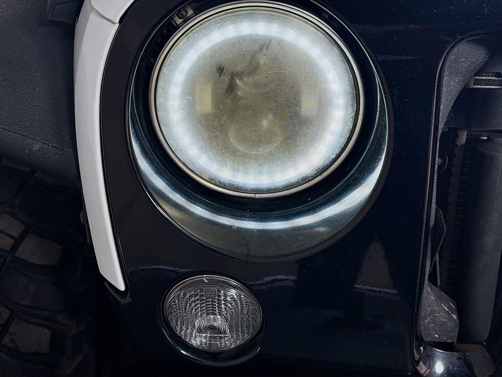 Used 2015 Jeep Wrangler Unlimited Willys image 35