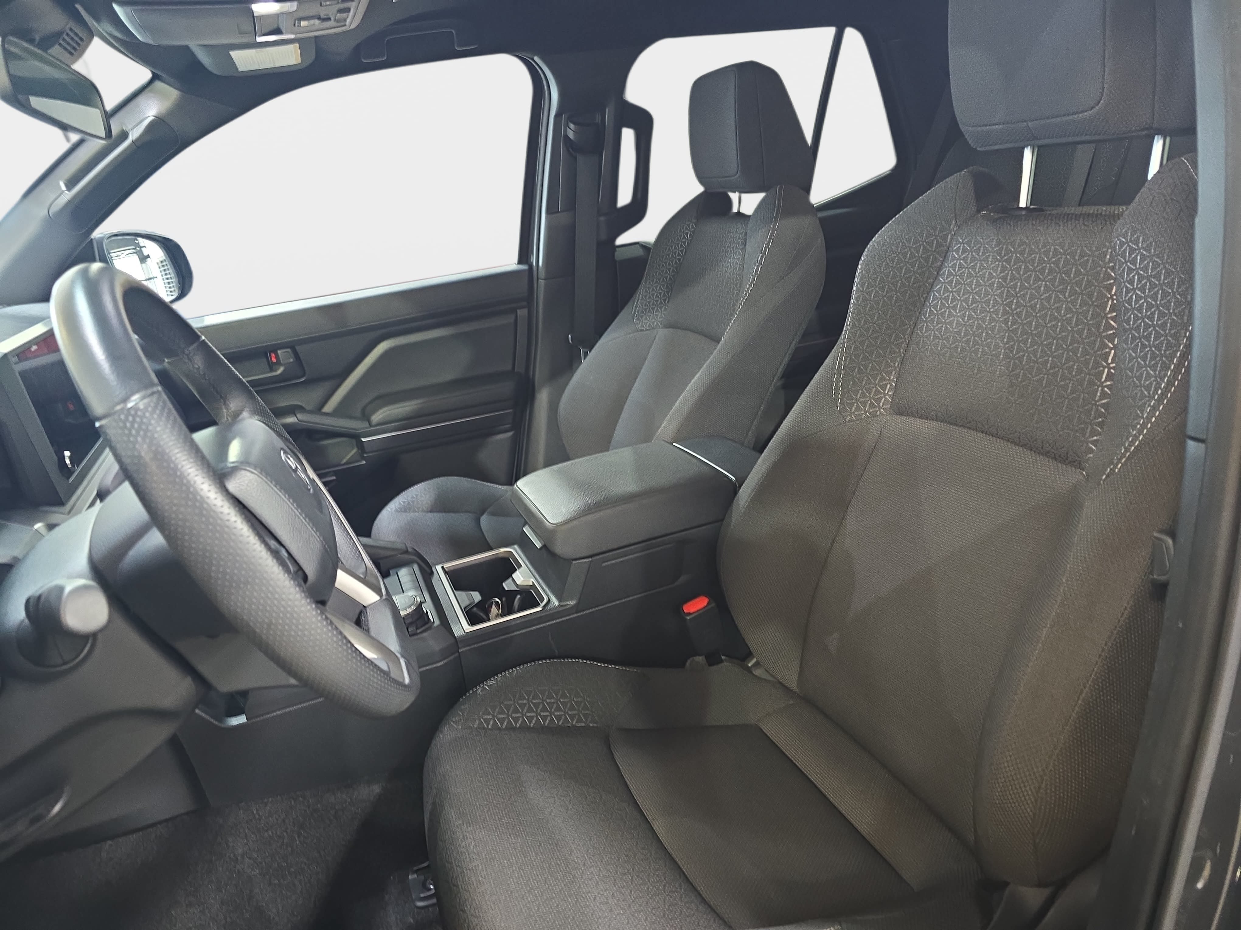 Used 2025 Toyota 4Runner SR5 AWD/4WD image 12
