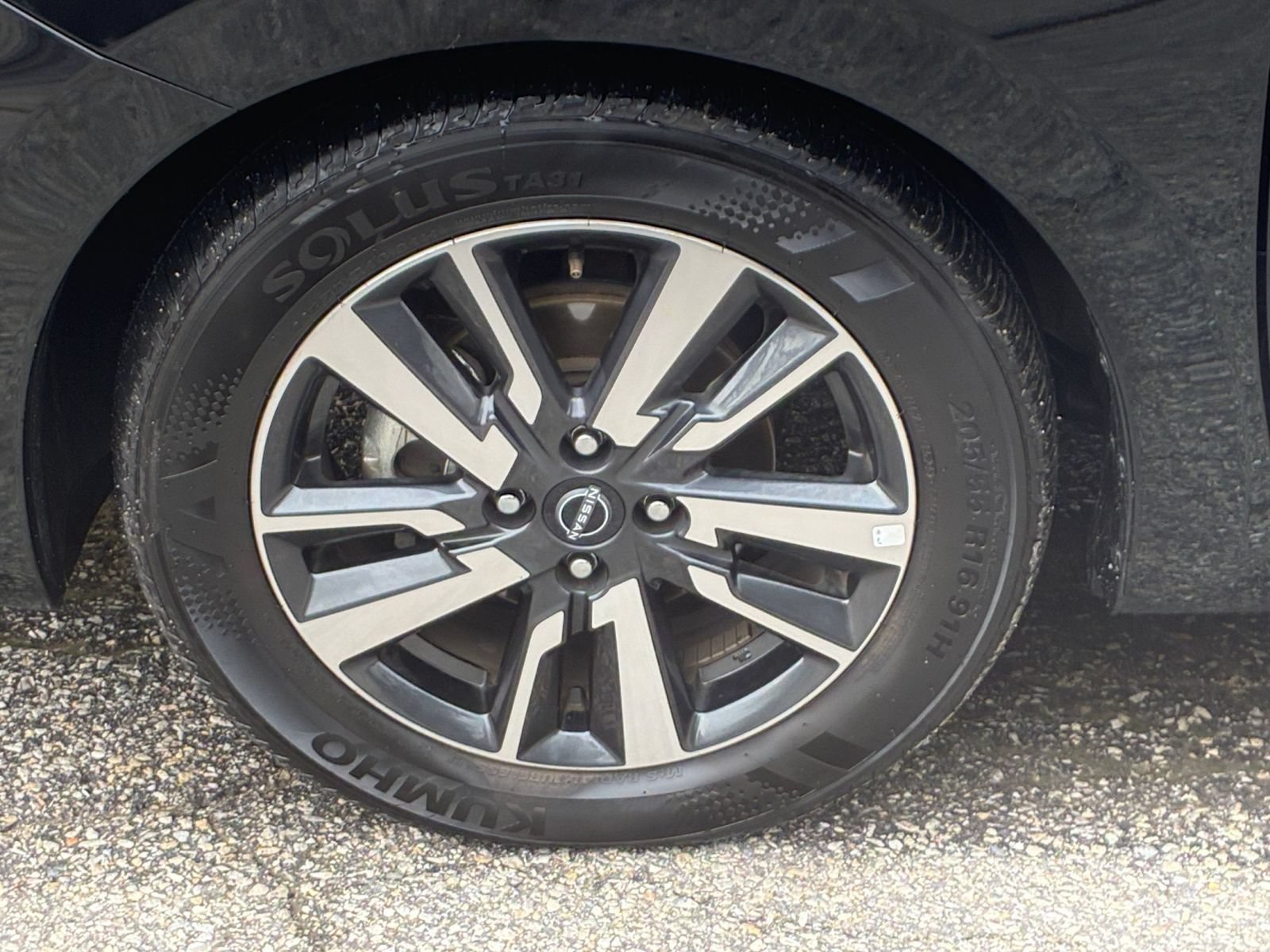 Used 2025 Nissan Versa SV FWD image 24
