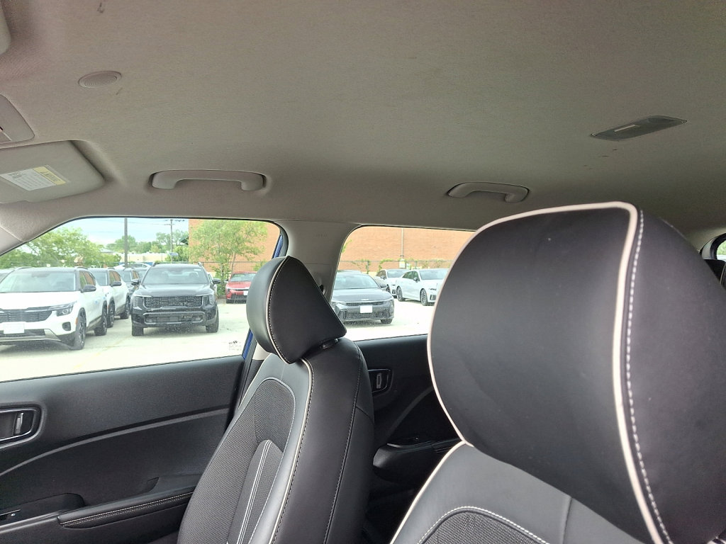 Used 2024 Hyundai Venue Limited FWD image 24