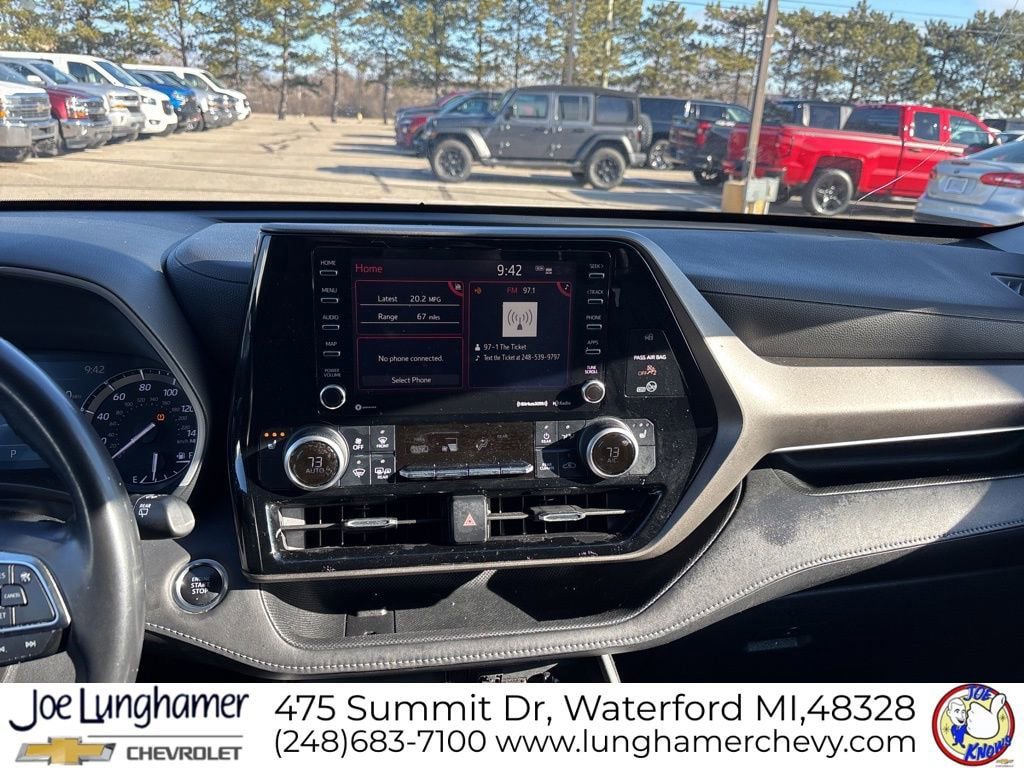 Used 2020 Toyota Highlander XLE FWD image 29