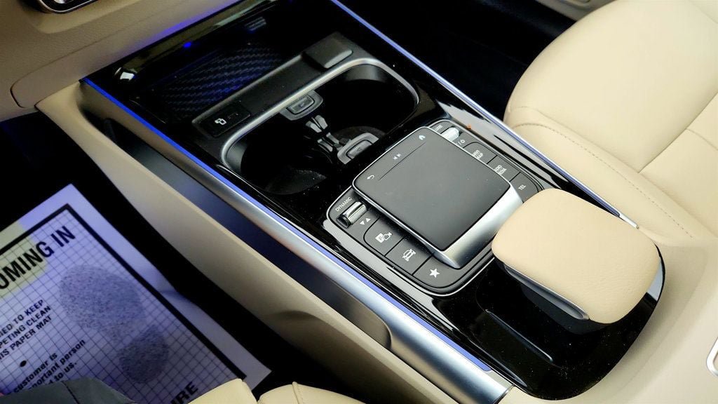 Used 2022 Mercedes-Benz EQB 300 4MATIC w/ Pinnacle Package image 17