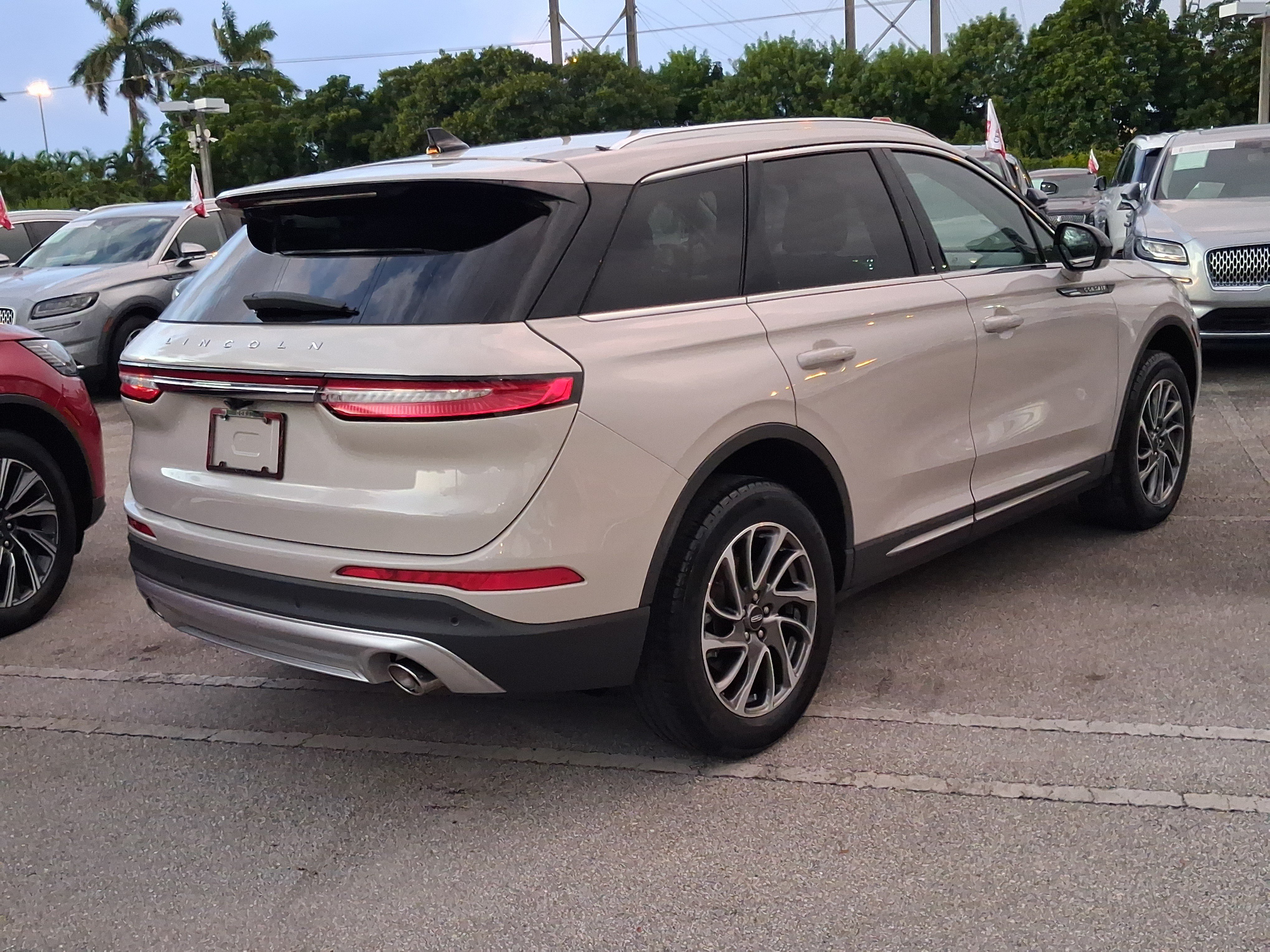 Used 2022 Lincoln Corsair FWD image 3