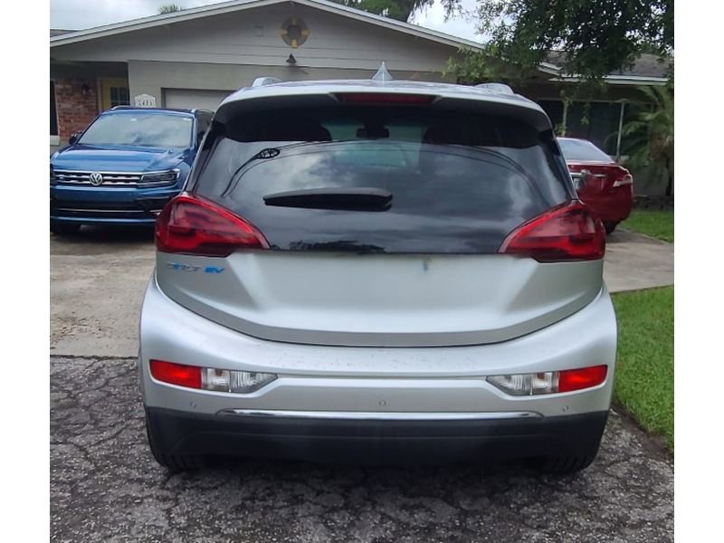 Used 2017 Chevrolet Bolt Premier FWD image 4