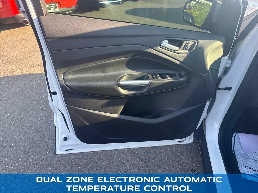 Used 2016 Ford Escape SE w/ Equipment Group 201A AWD/4WD image 10