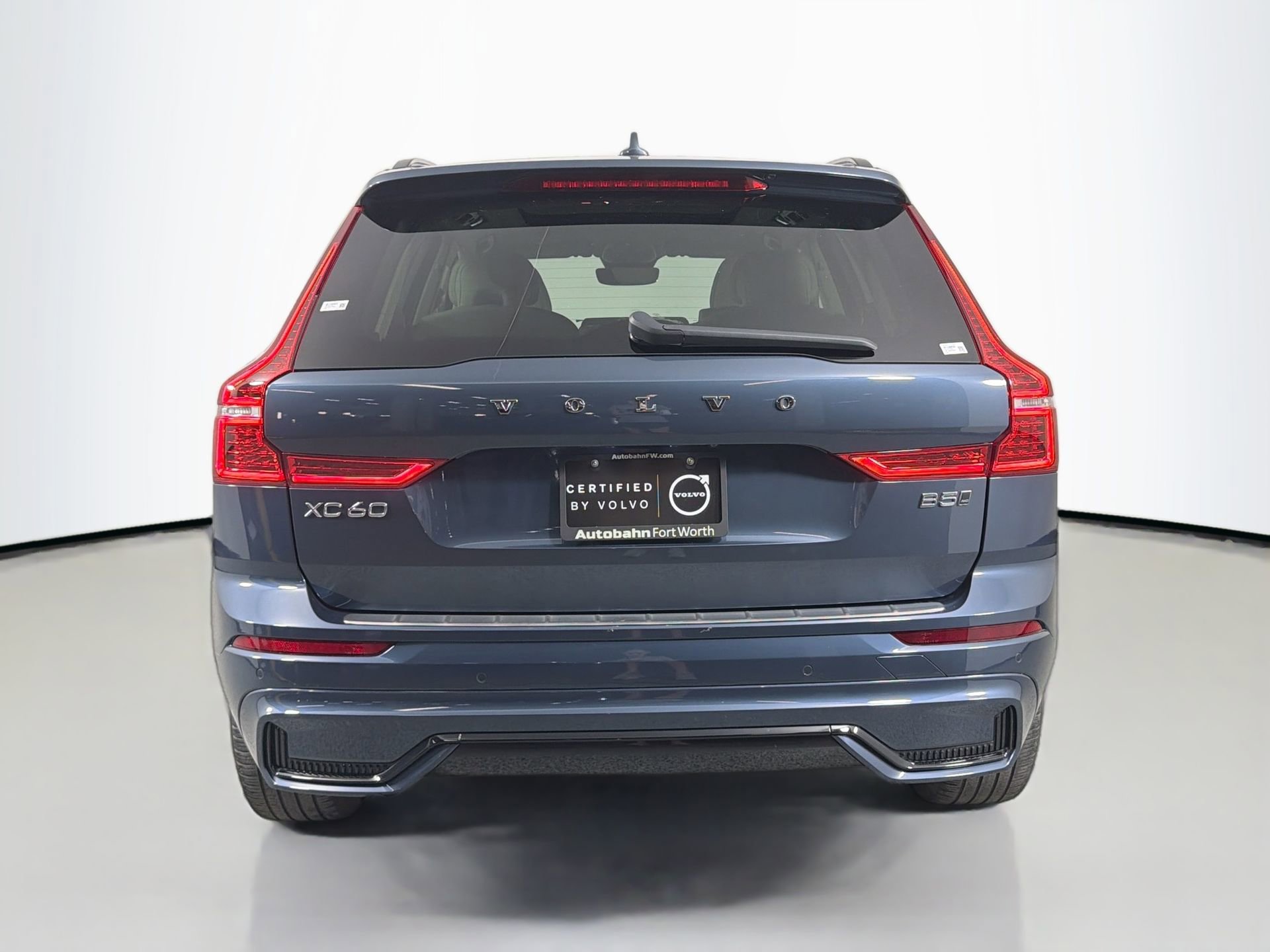 Certified 2024 Volvo XC60 B5 Plus w/ Protection Package Premier AWD/4WD image 7