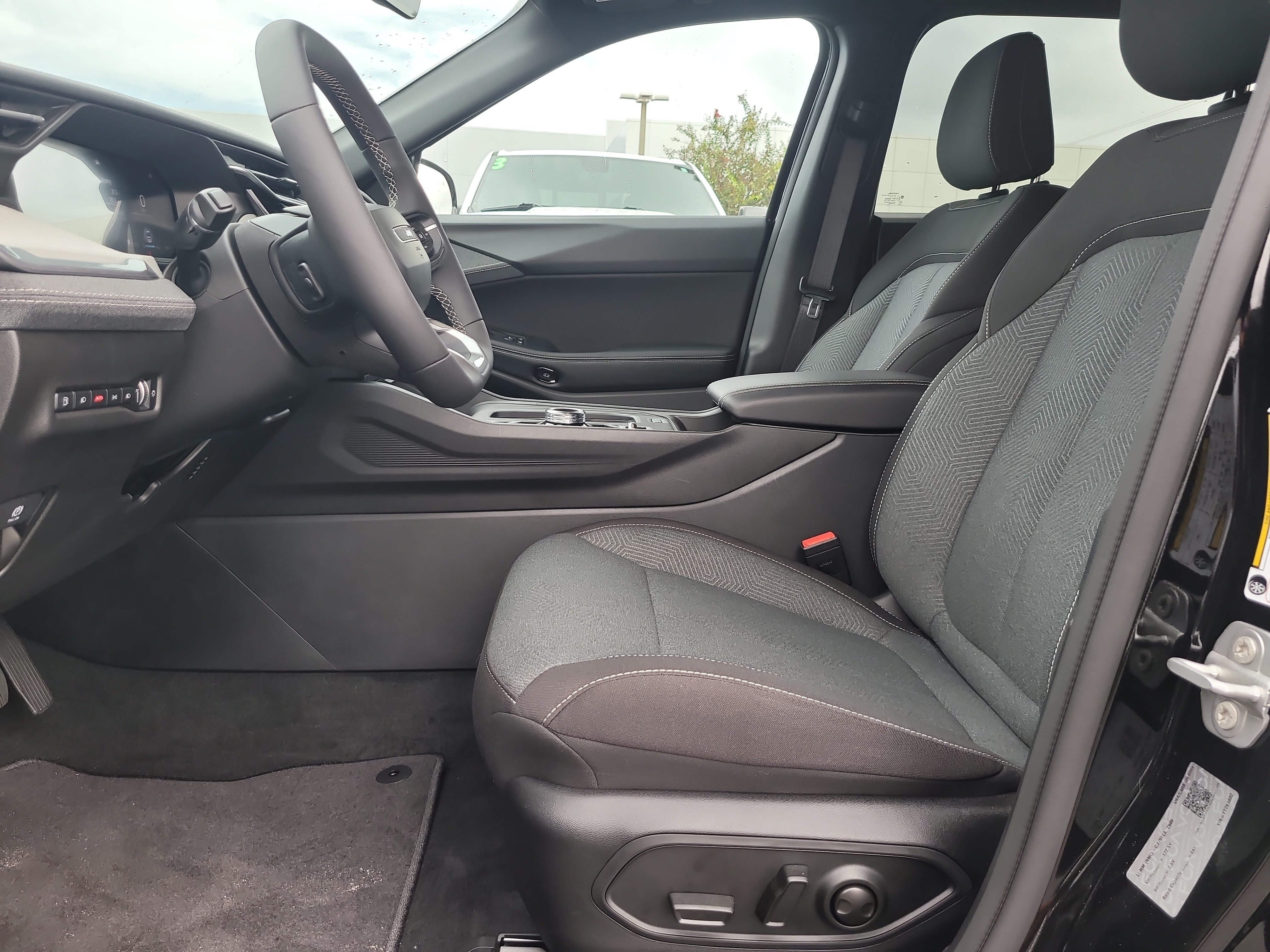 Used 2026 Jeep Cherokee Laredo AWD/4WD image 17