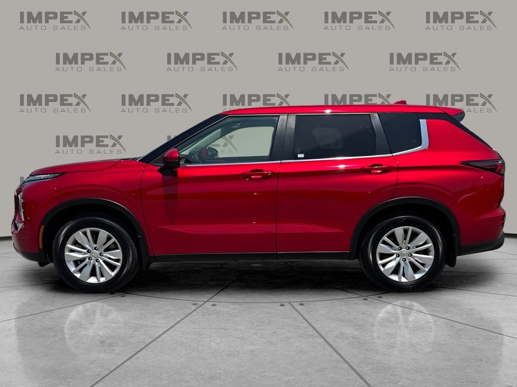 Used 2025 Mitsubishi Outlander ES FWD image 2