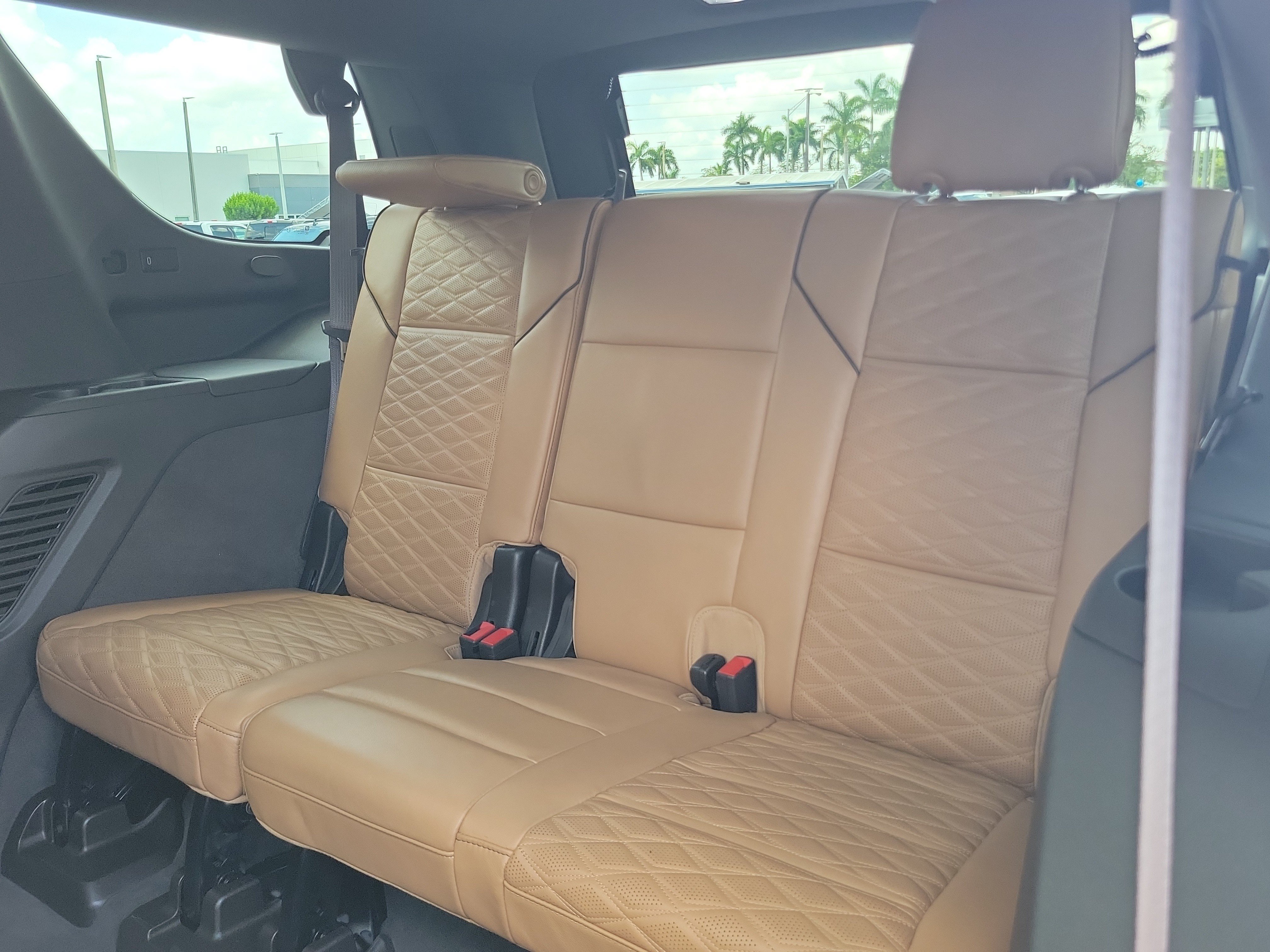 Used 2023 Cadillac Escalade Premium Luxury w/ LPO, Radiant Package AWD/4WD image 17