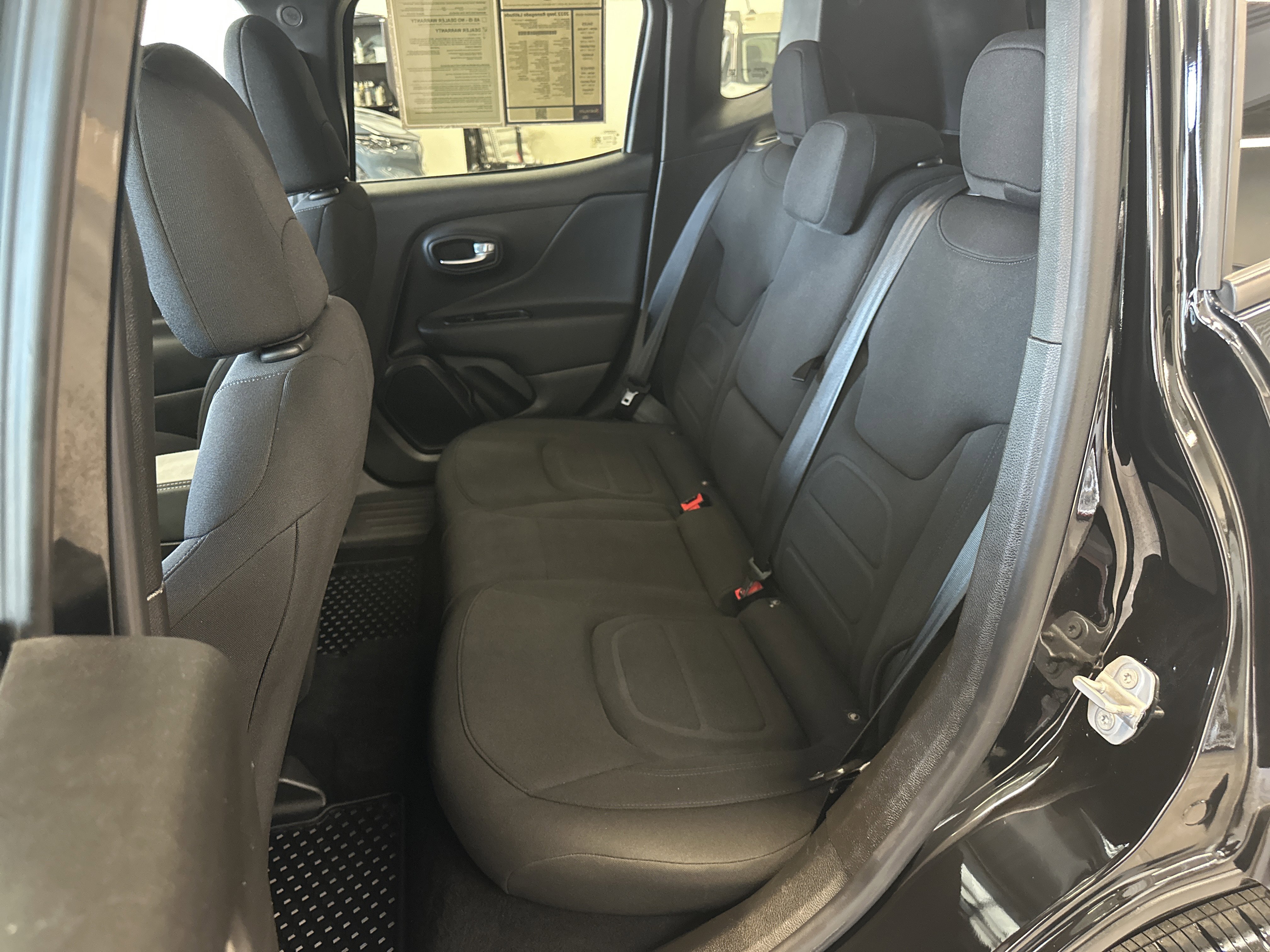 Used 2022 Jeep Renegade Latitude w/ Convenience Group image 5