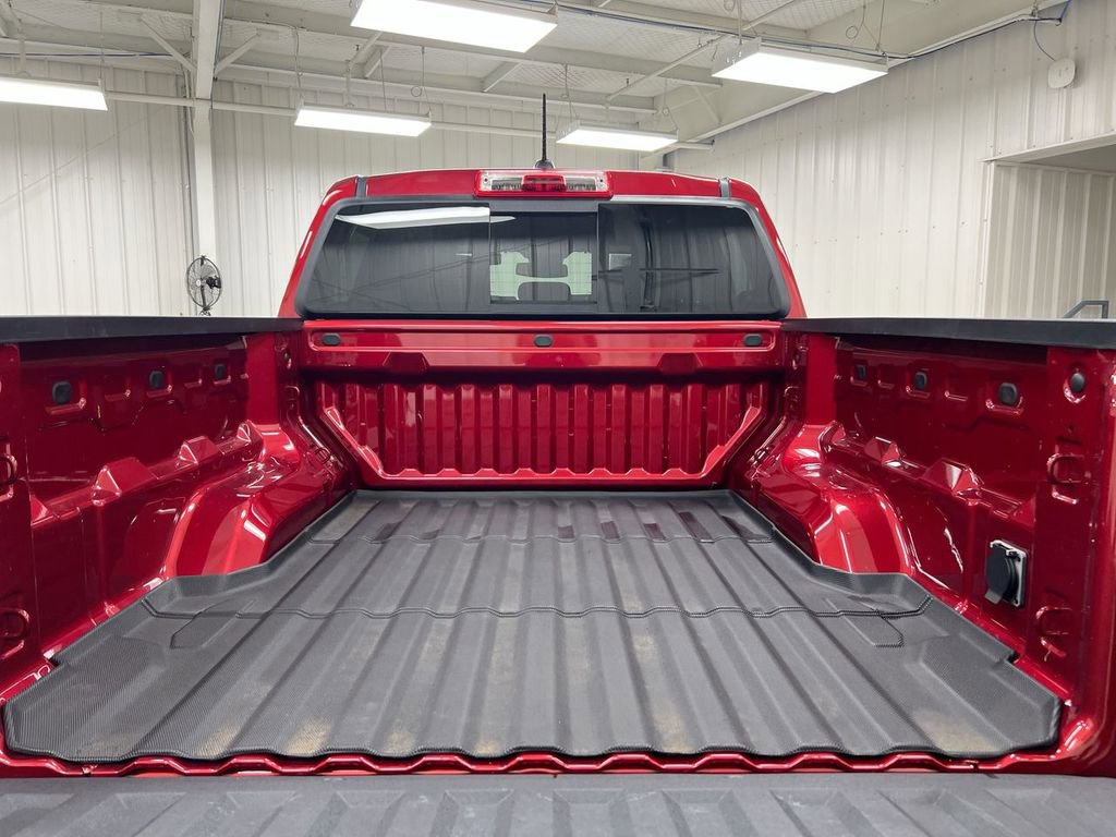 Used 2025 Chevrolet Colorado Z71 w/ Z71 Convenience Package 2 AWD/4WD image 24