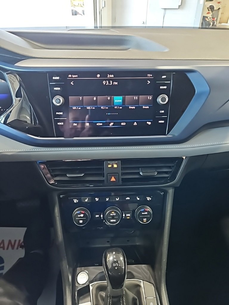 Used 2024 Volkswagen Taos SE image 29