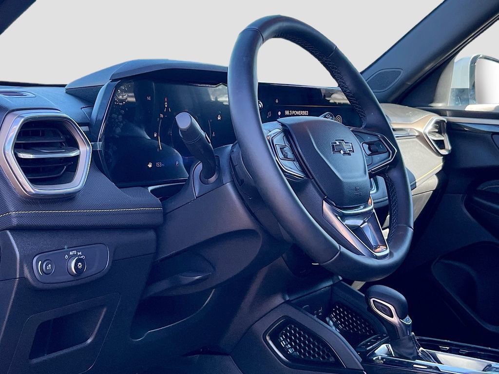 Used 2025 Chevrolet TrailBlazer ACTIV w/ Convenience Package image 9