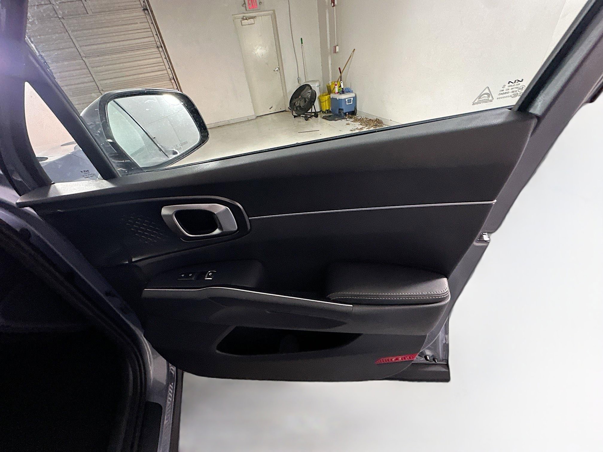 Used 2024 Kia Sorento S image 32