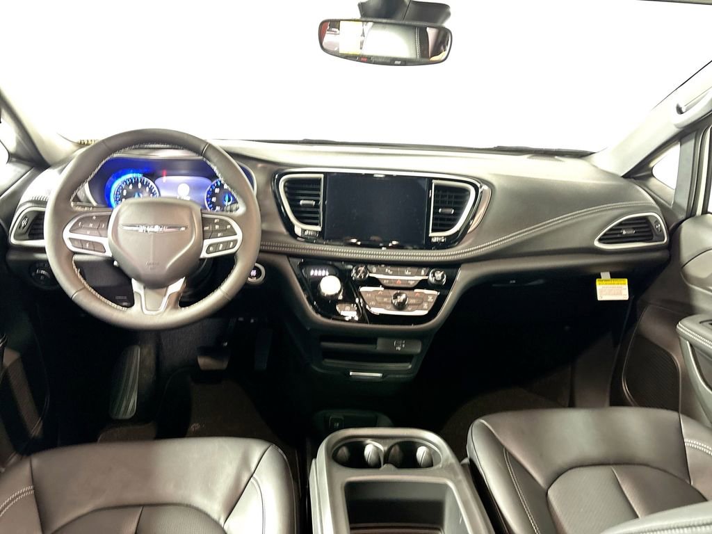 New 2026 Chrysler Pacifica Select image 12