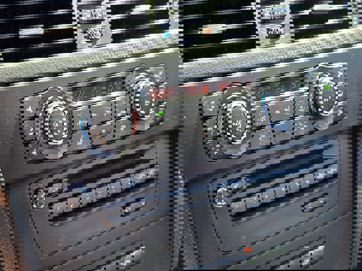 Used 2012 BMW M3 image 32