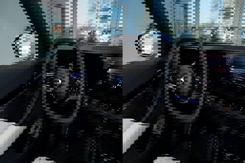 Used 2025 BMW 530i xDrive image 39