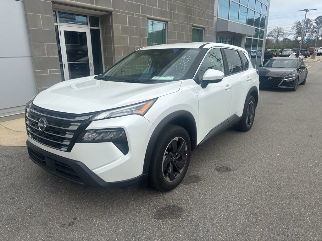 Used 2025 Nissan Rogue SV image 1