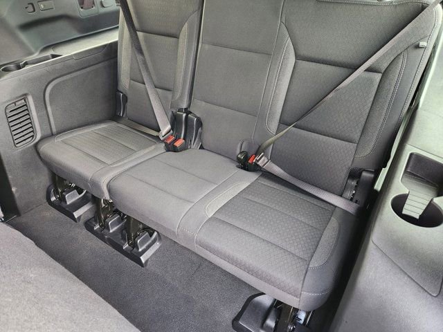 Used 2025 Chevrolet Suburban LS image 30