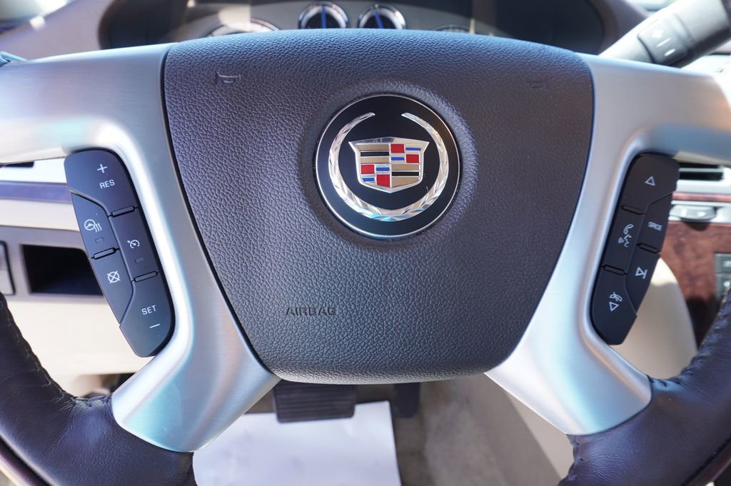 Used 2012 Cadillac Escalade Luxury AWD/4WD image 19