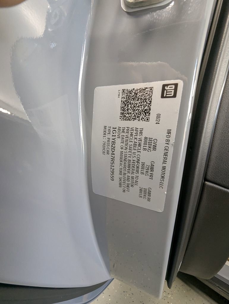 Used 2024 Chevrolet Corvette Stingray Preferred Cpe w/ Battery Protection Package image 30