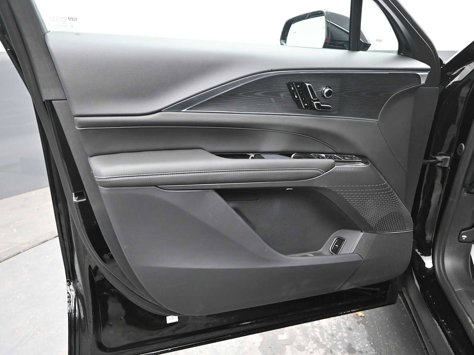 New 2025 Cadillac Lyriq Luxury image 18