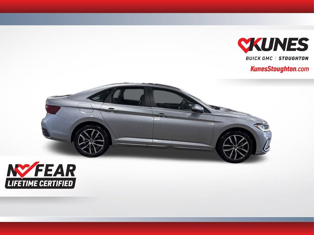 Used 2025 Volkswagen Jetta SE image 13