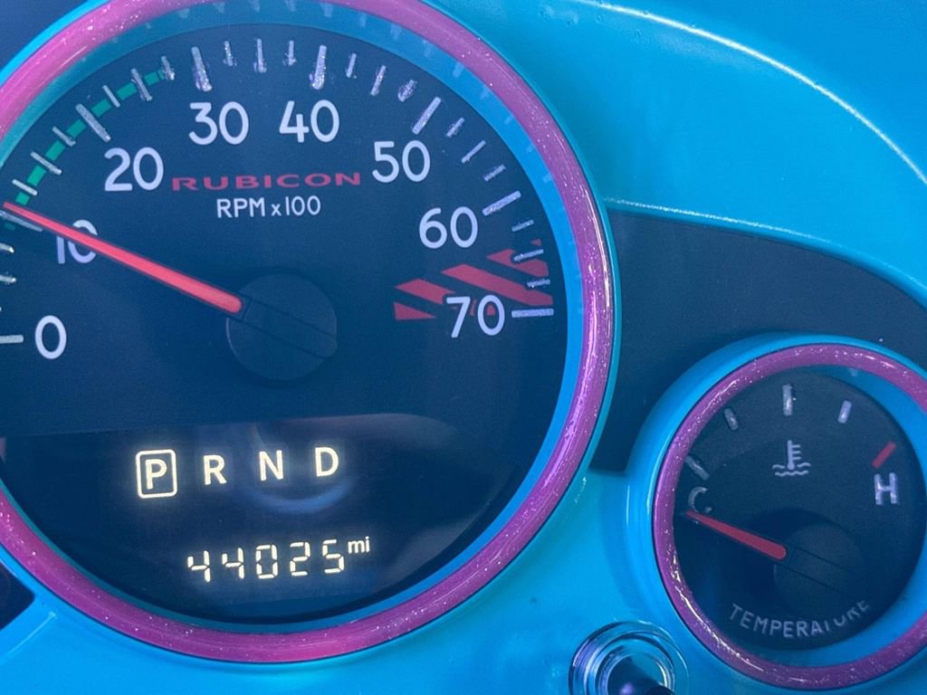 Used 2015 Jeep Wrangler Unlimited Rubicon image 41