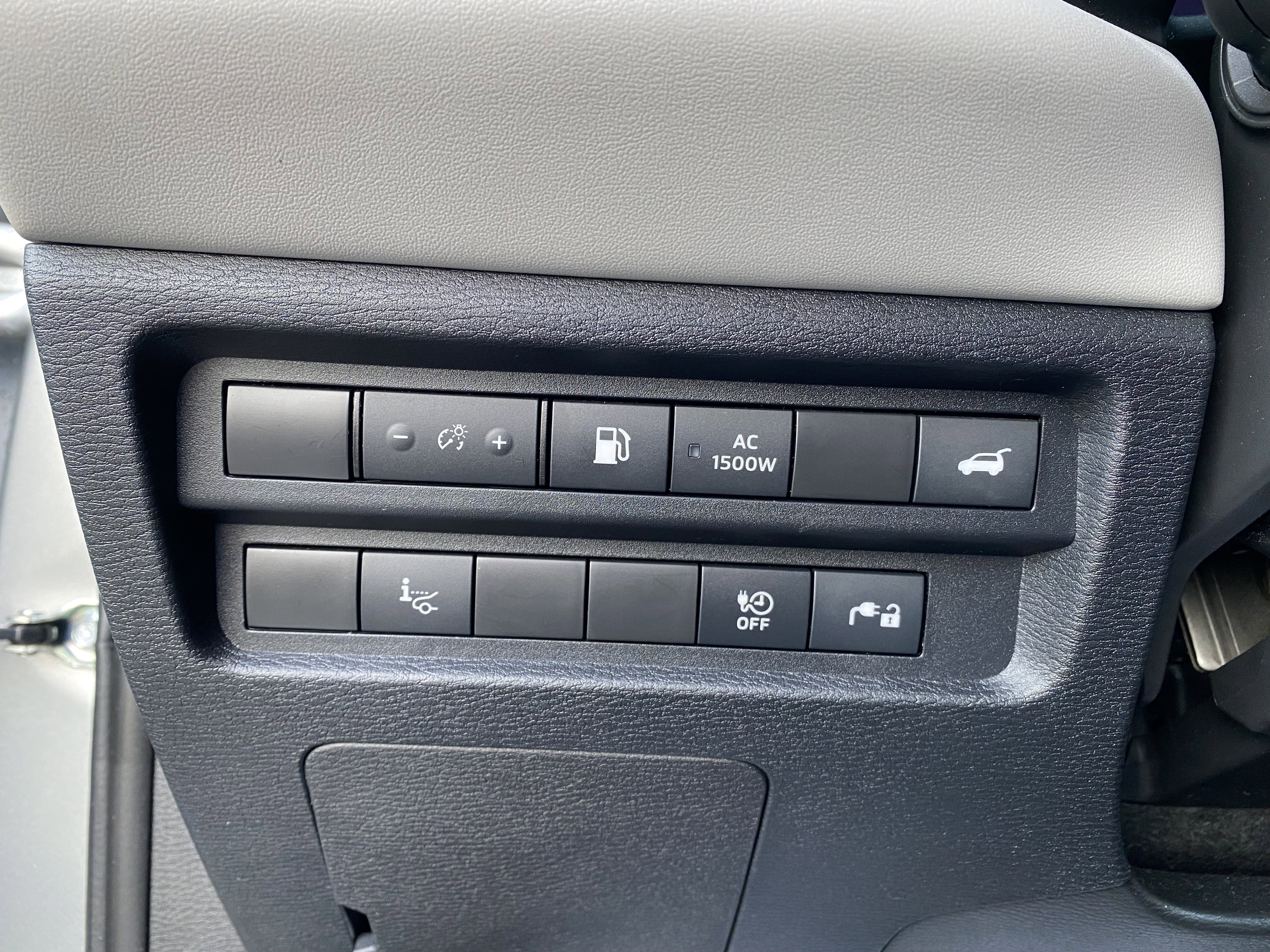 Used 2024 Mitsubishi Outlander 4WD Plug-In Hybrid image 18