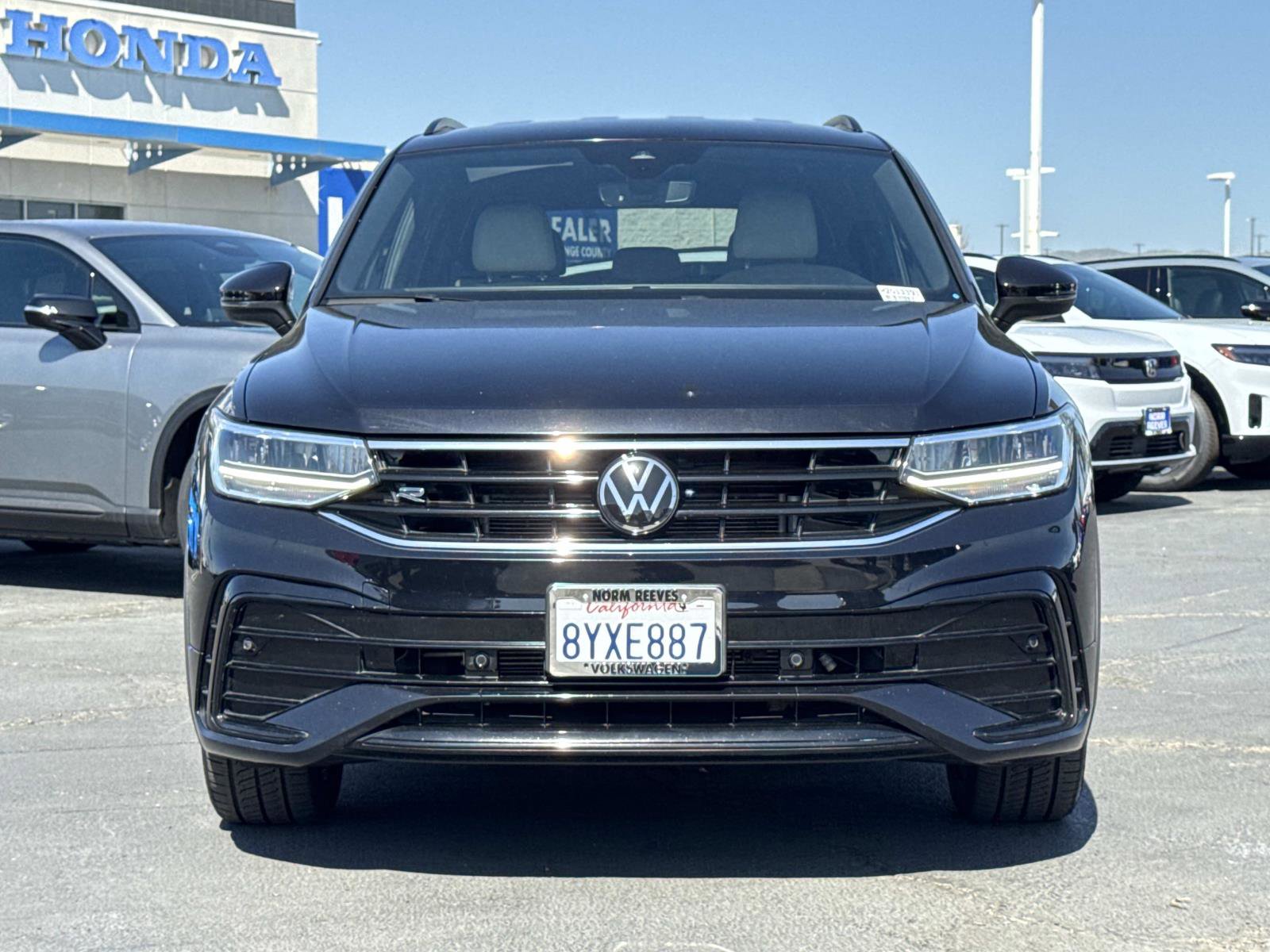 Used 2022 Volkswagen Tiguan SE R-Line image 8