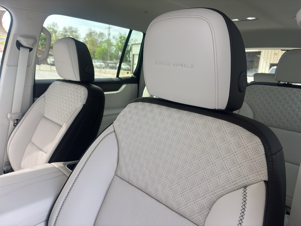 New 2026 GMC Acadia Denali w/ Super Cruise Package FWD image 24