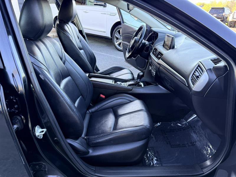 Used 2018 MAZDA MAZDA3 Touring FWD image 11