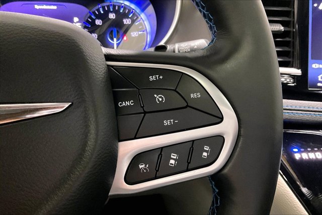 Used 2021 Chrysler Pacifica Touring-L w/ Uconnect Theater Family Group FWD image 19