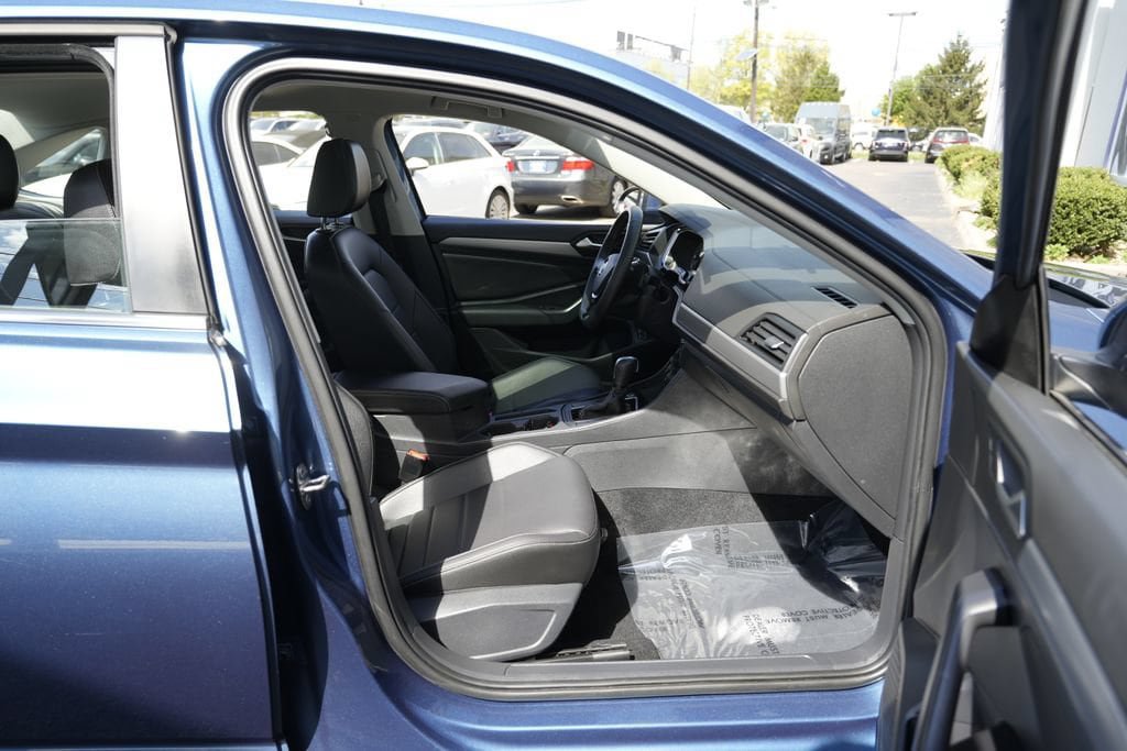 Used 2021 Volkswagen Jetta SE w/ SE Cold Weather Package FWD image 31