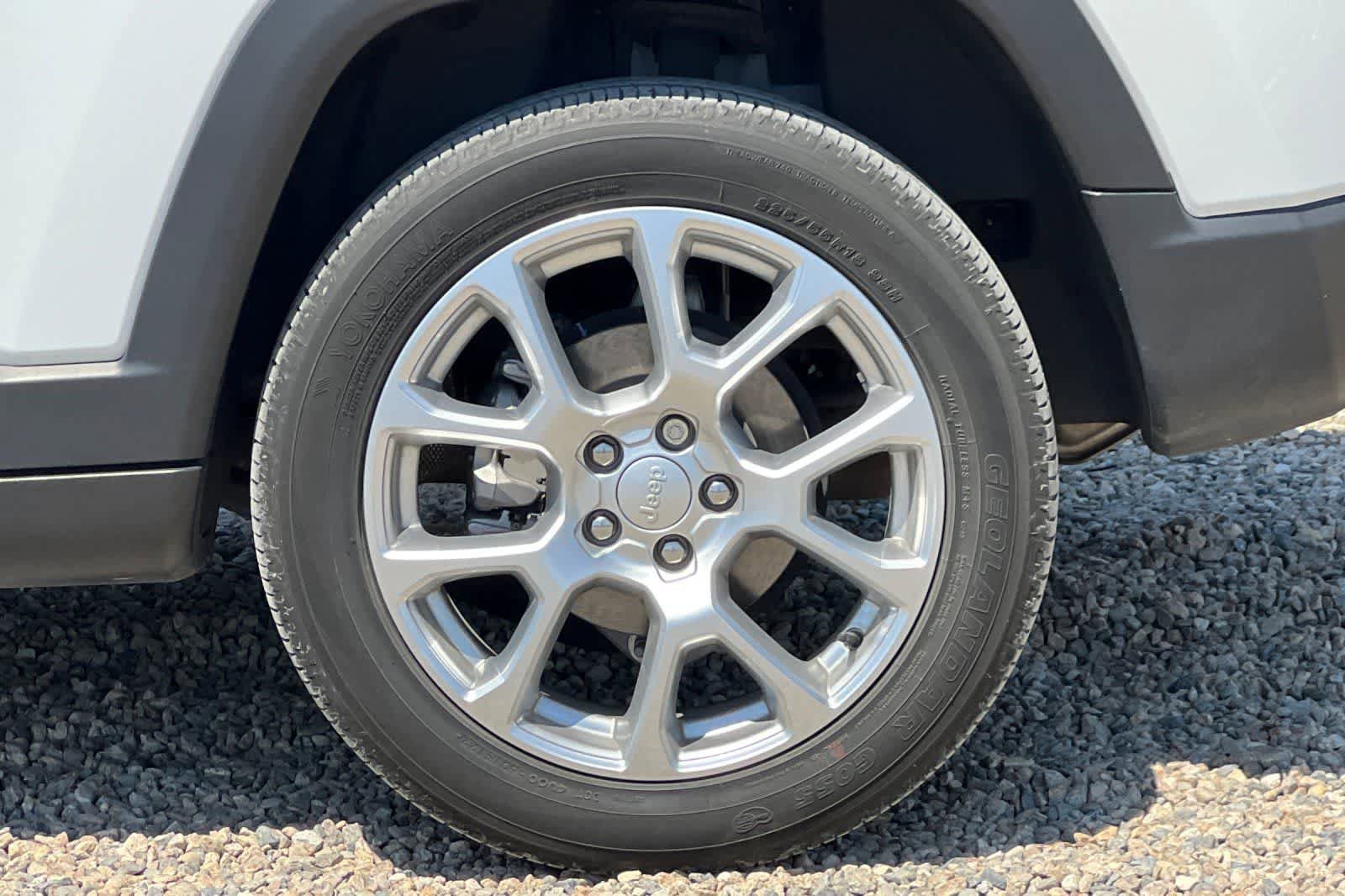 Used 2023 Jeep Compass Latitude AWD/4WD image 12