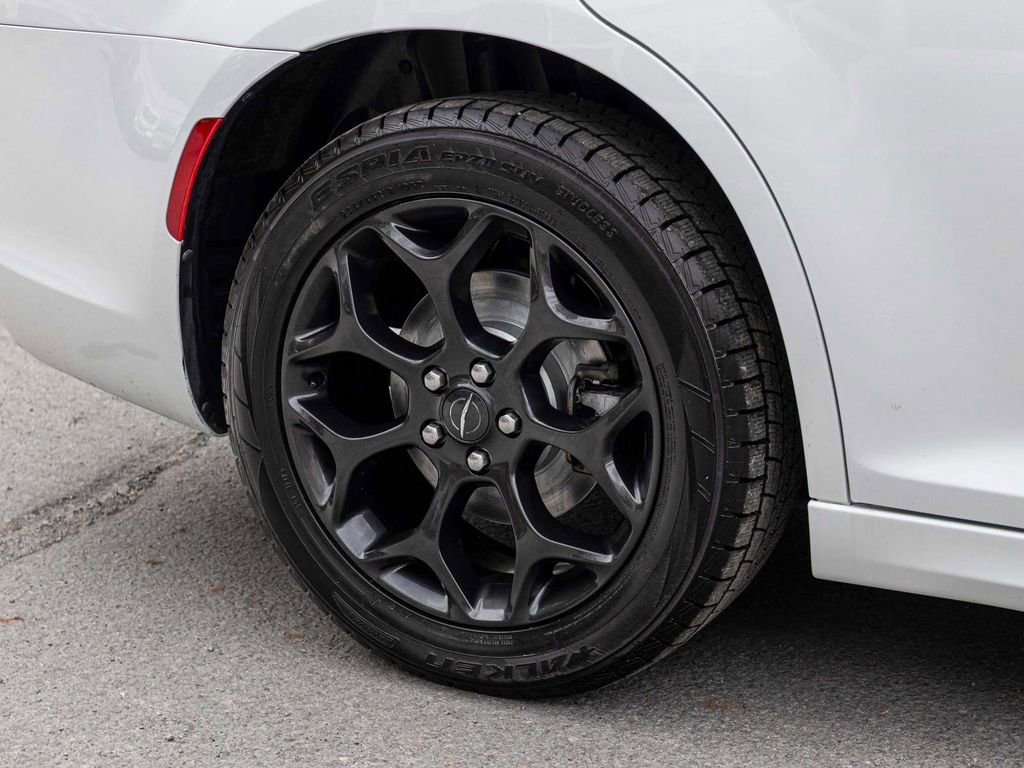Used 2021 Chrysler 300 Touring L AWD/4WD image 10