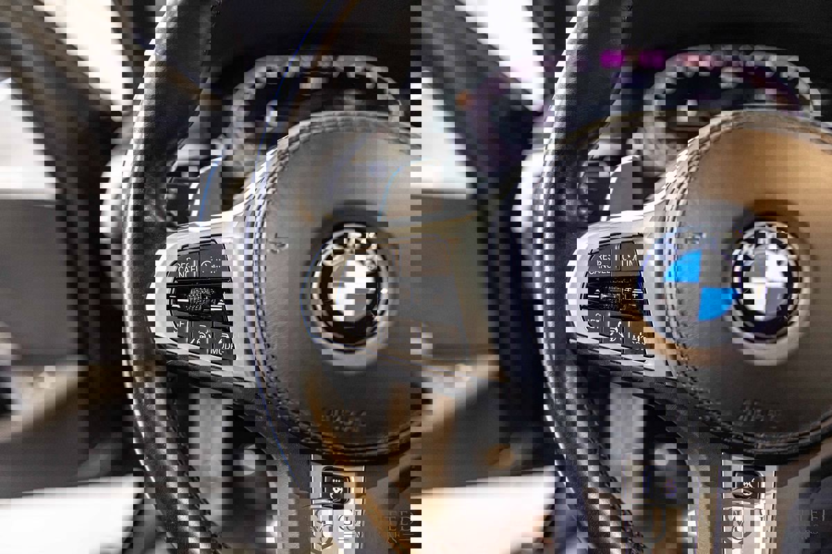 Used 2021 BMW 530e xDrive w/ Executive Package image 26