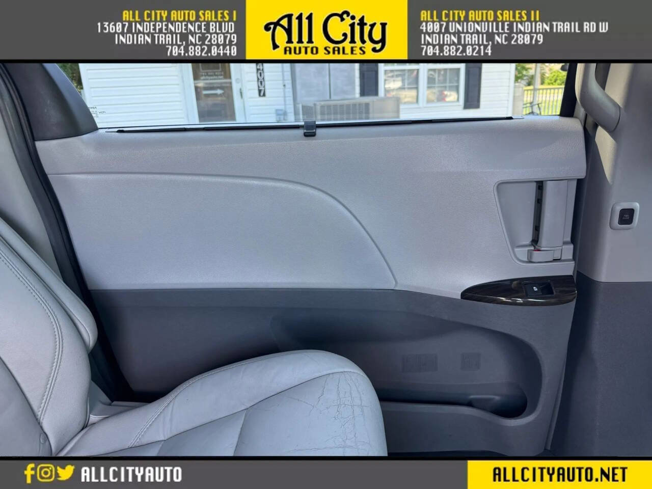Used 2015 Toyota Sienna XLE Premium FWD image 24