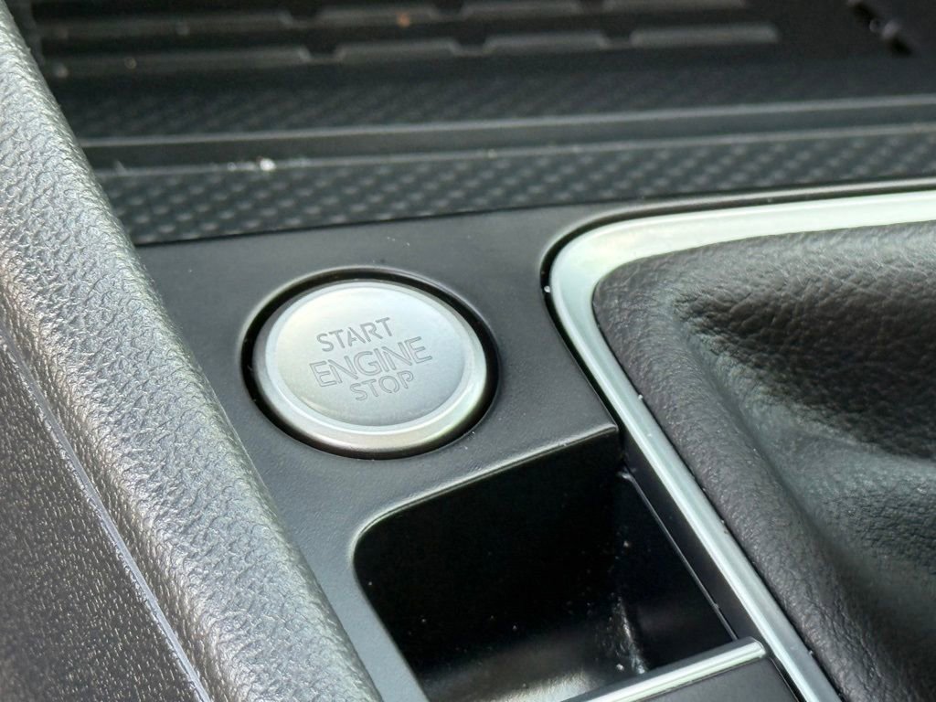 Used 2025 Volkswagen Jetta SE image 19