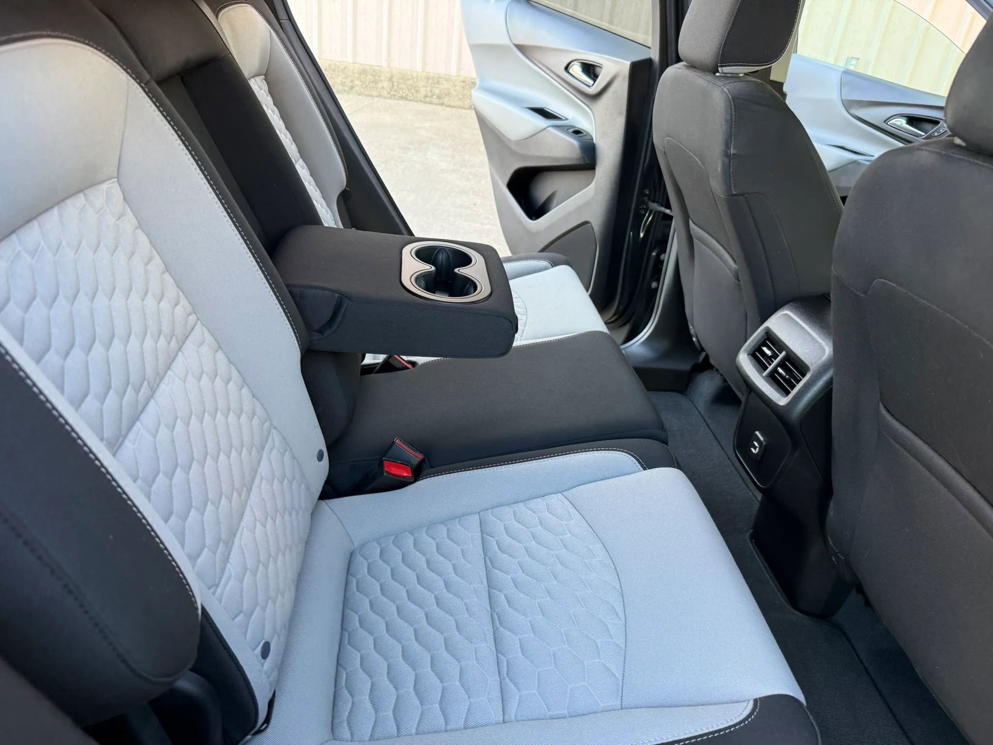 Used 2021 Chevrolet Equinox LT FWD image 21