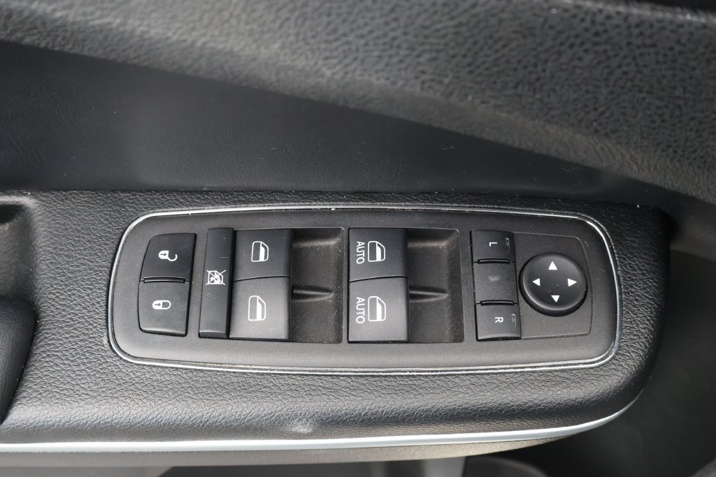 Used 2023 Chrysler 300 S w/ Comfort Group RWD image 15