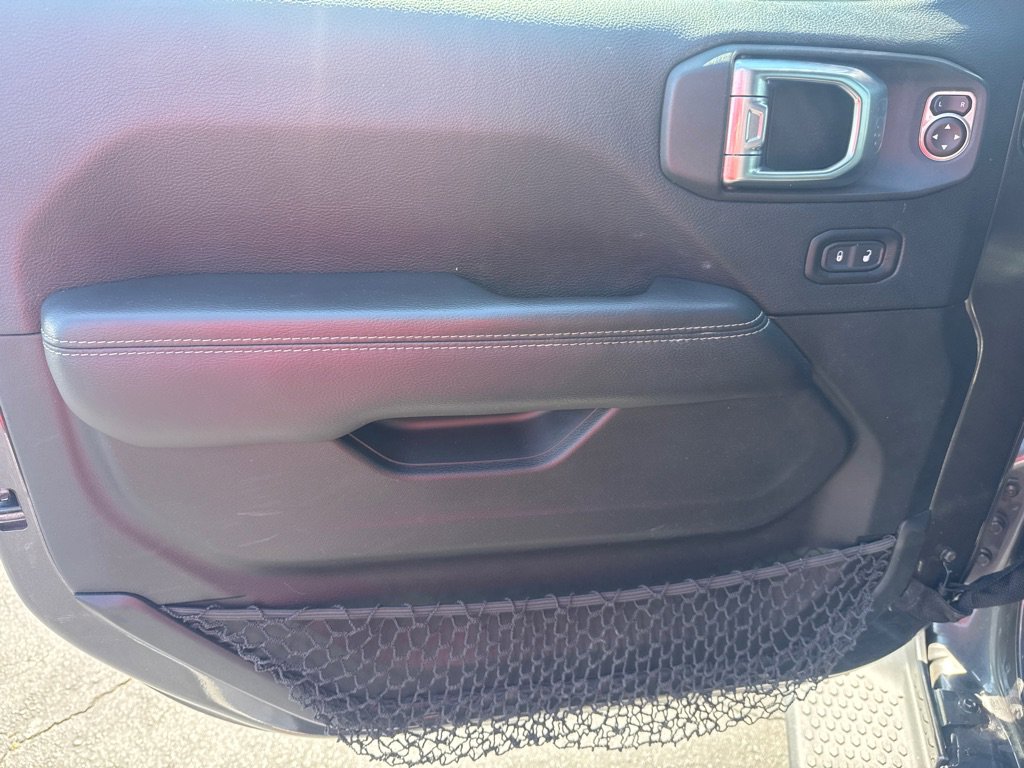 Used 2018 Jeep Wrangler Unlimited Sahara image 13