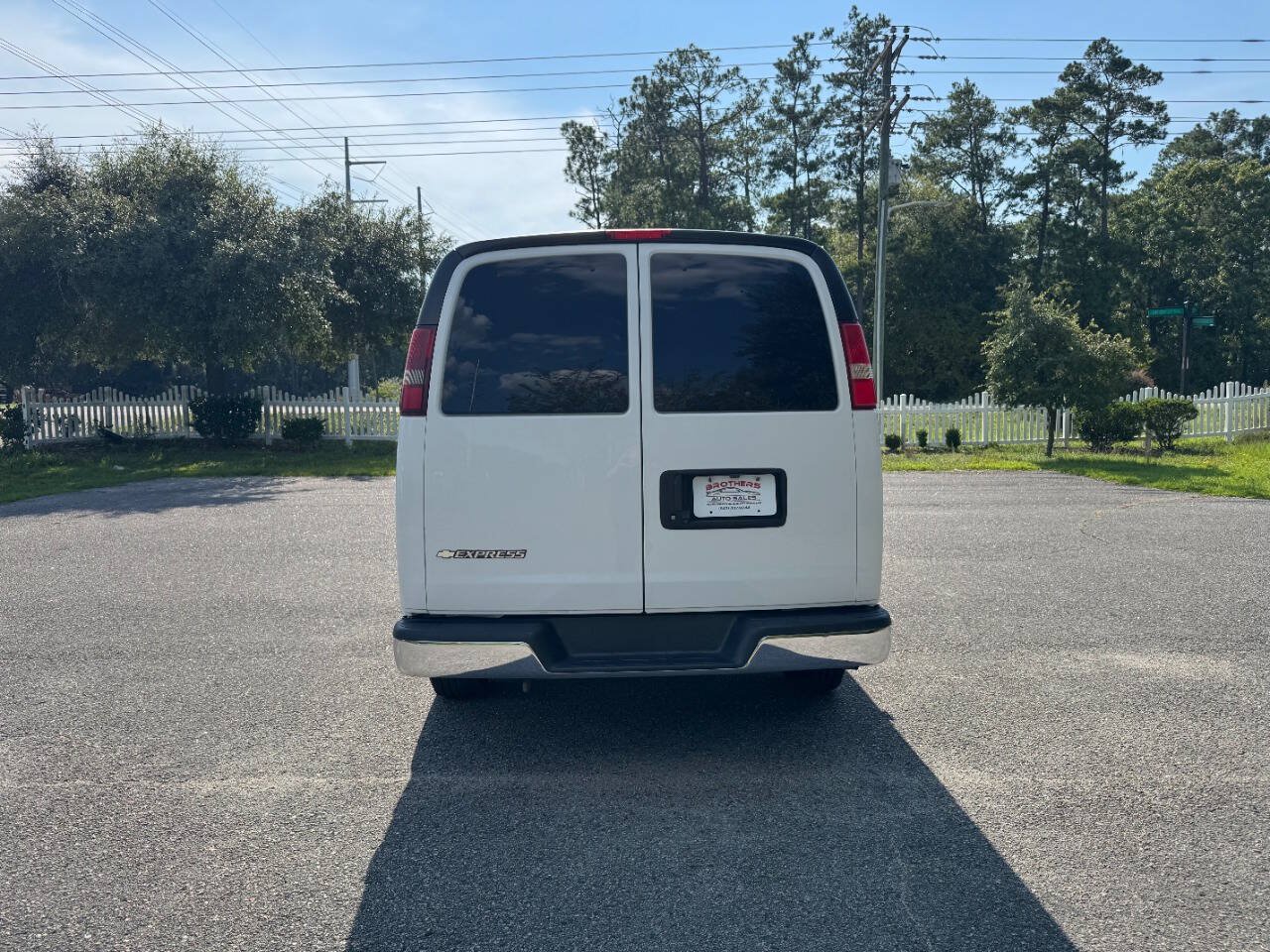 Used 2018 Chevrolet Express 3500 LT w/ LT Preferred Equipment Group RWD image 5