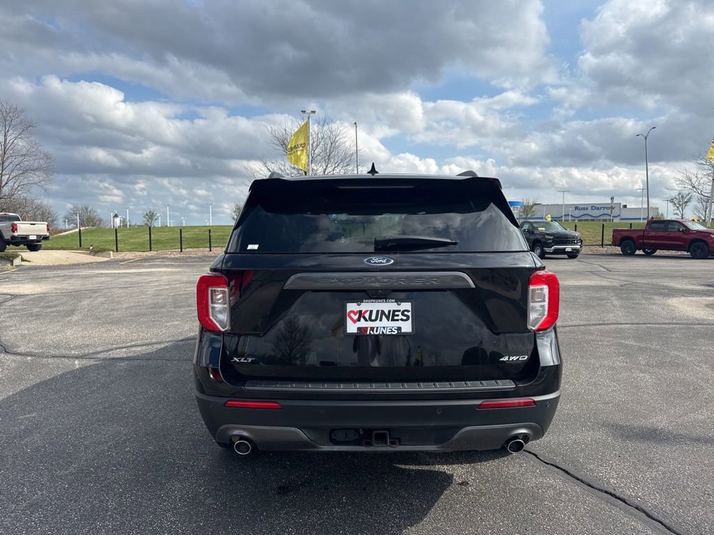 Used 2022 Ford Explorer XLT w/ Equipment Group 202A image 4