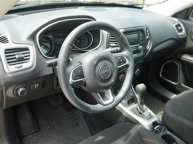Used 2017 Jeep Compass Sport w/ Cold Weather Group AWD/4WD image 17