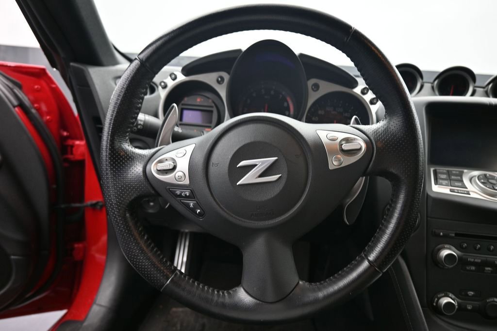 Used 2016 Nissan 370Z Coupe RWD image 16