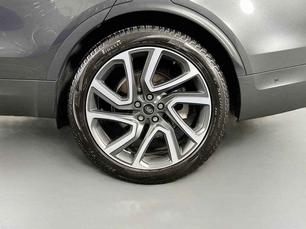Certified 2025 Land Rover Discovery S AWD/4WD image 34